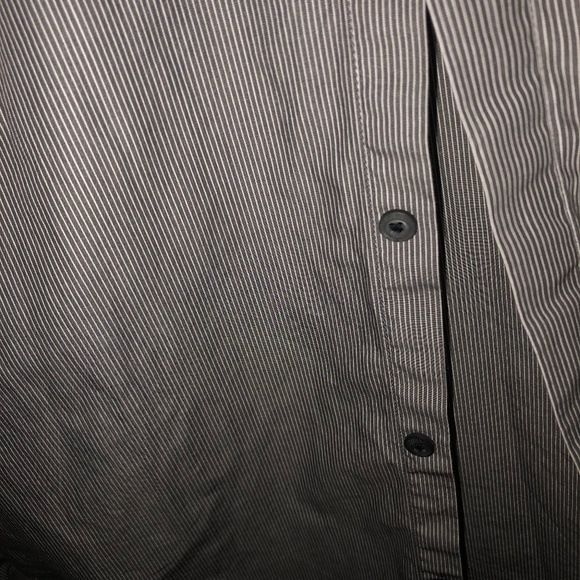 Calvin Klein large slim fit shirt - fine pinstripe shirt in excellent shape - Picture 3 of 6